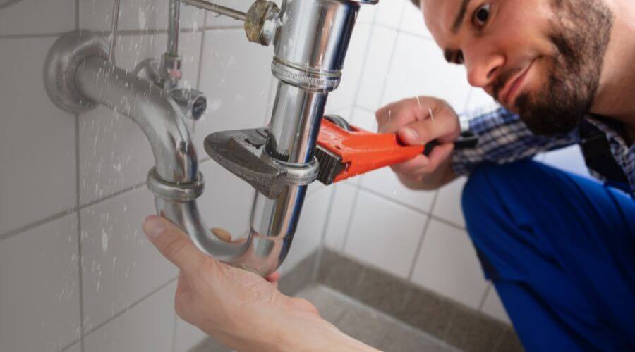 Expert burst pipe repair services in Cambridge, KS